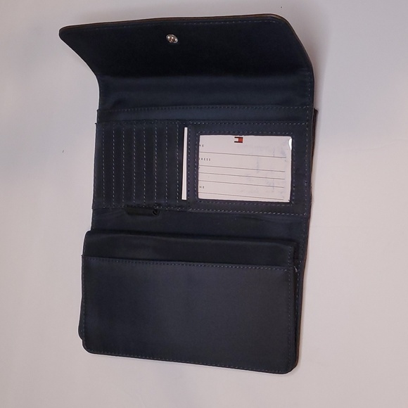 Tommy Hilfiger Checkbook/Wallet - Picture 5 of 8